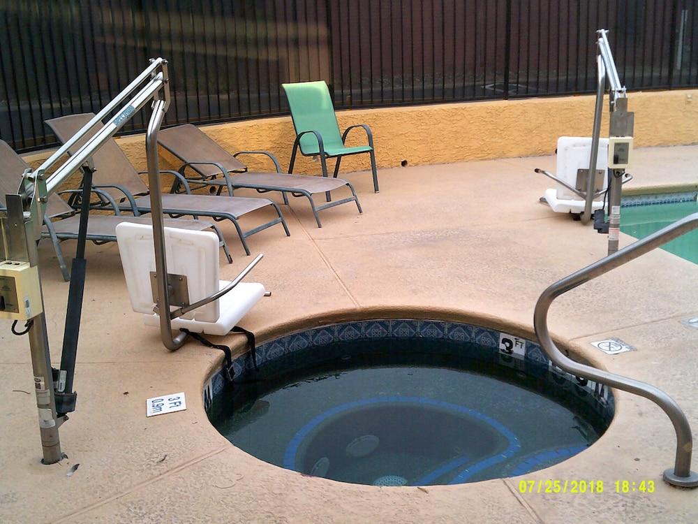 מלון Super 8 By Wyndham Tucson Downtown Convention Center מראה חיצוני תמונה