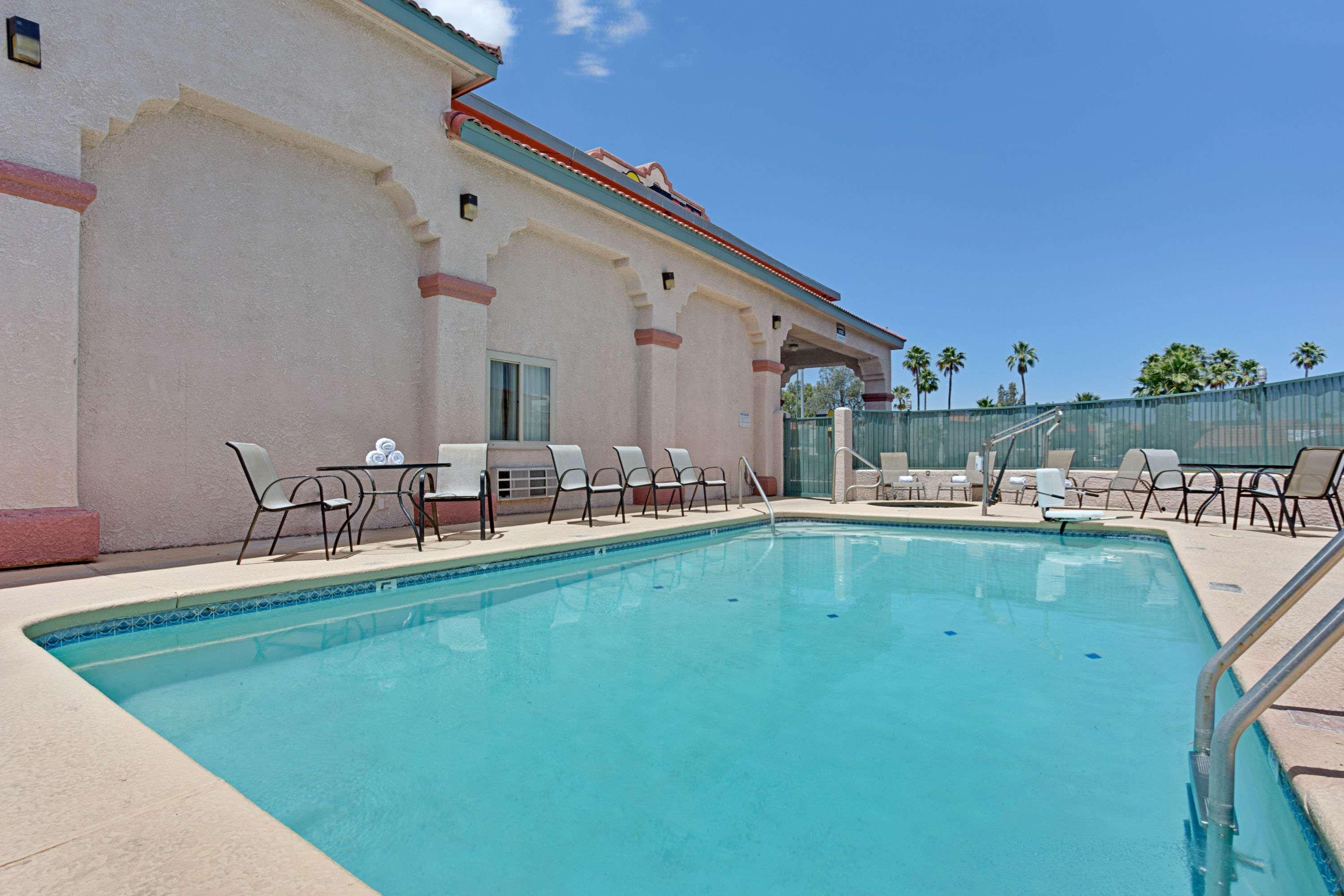 מלון Super 8 By Wyndham Tucson Downtown Convention Center מראה חיצוני תמונה