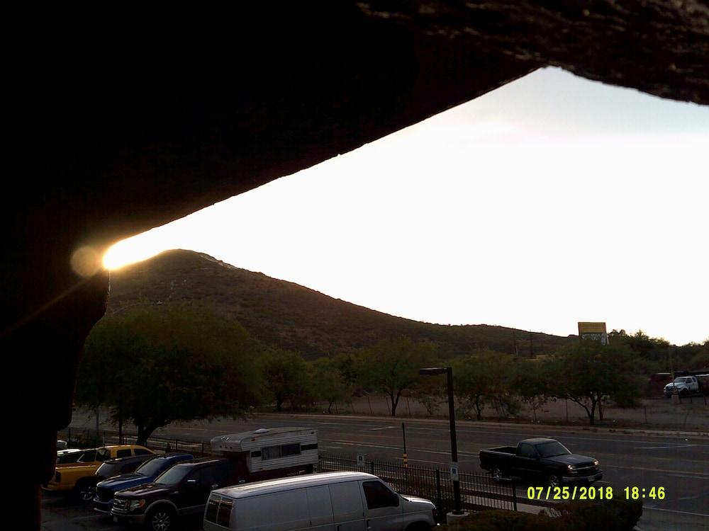 מלון Super 8 By Wyndham Tucson Downtown Convention Center מראה חיצוני תמונה